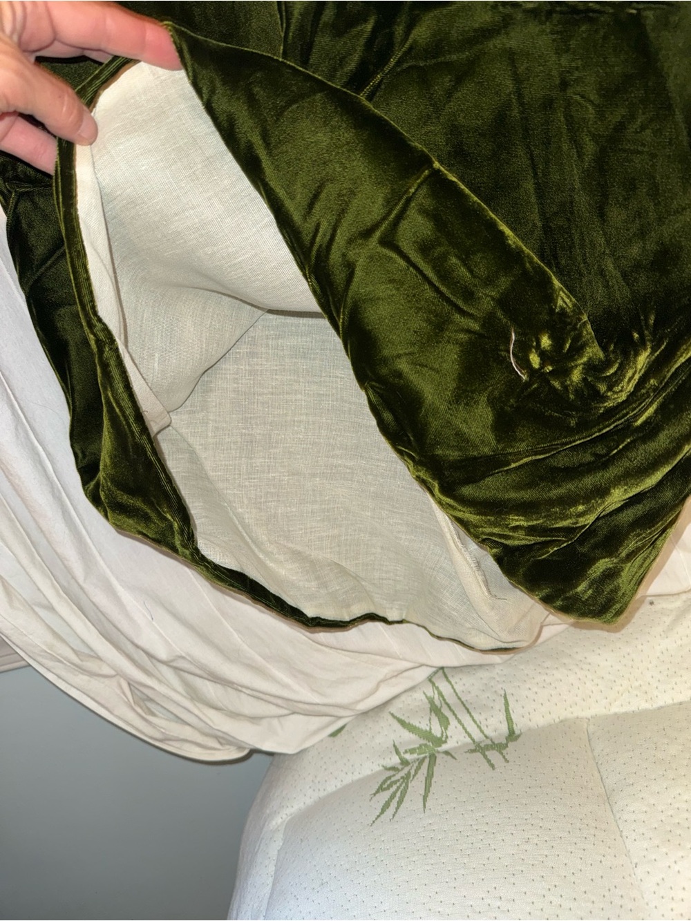 Vintage-Inspired Olive Green Velvet Long Sleeve Dress with Lace - Picture 4 of 6